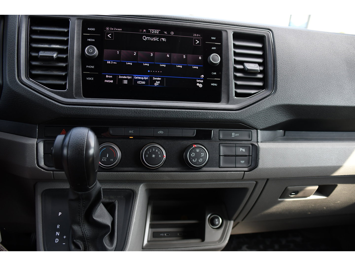 Volkswagen Crafter 35 2.0 TDI L3H3 PB Edition Camera, Cruise, Carplay, LED, Automaat, Sensoren, 140pk, Trekhaak, Multimedia, Uniek!