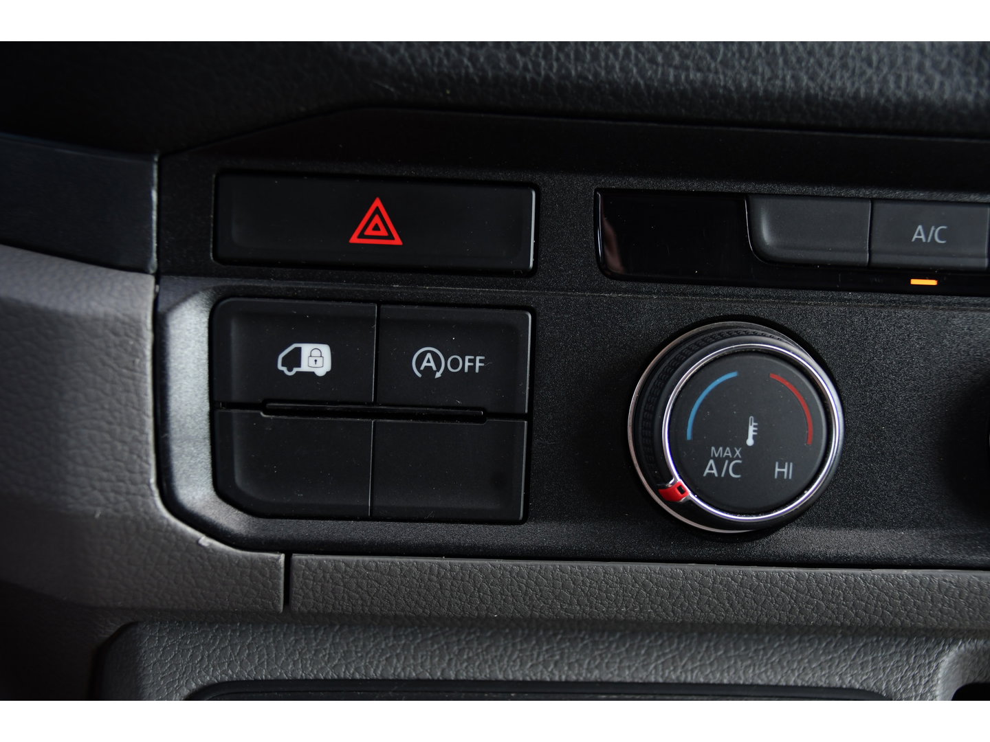 Volkswagen Crafter 35 2.0 TDI L3H3 PB Edition Camera, Cruise, Carplay, LED, Automaat, Sensoren, 140pk, Trekhaak, Multimedia, Uniek!