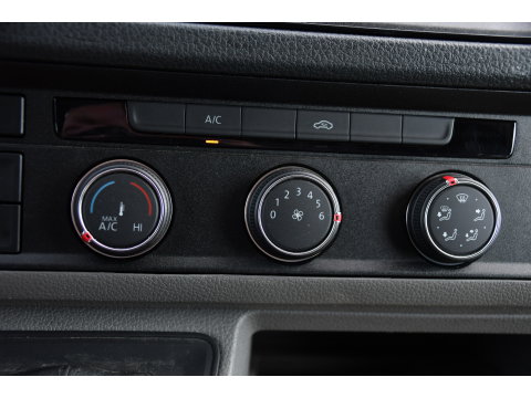 Volkswagen Crafter 35 2.0 TDI L3H3 PB Edition Camera, Cruise, Carplay, LED, Automaat, Sensoren, 140pk, Trekhaak, Multimedia, Uniek!