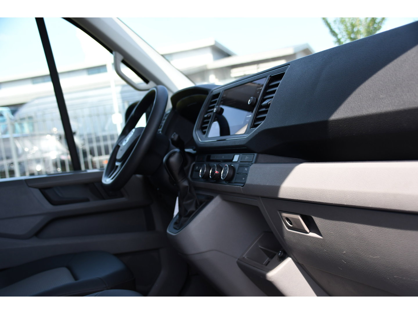 Volkswagen Crafter 35 2.0 TDI L3H3 PB Edition Camera, Cruise, Carplay, LED, Automaat, Sensoren, 140pk, Trekhaak, Multimedia, Uniek!