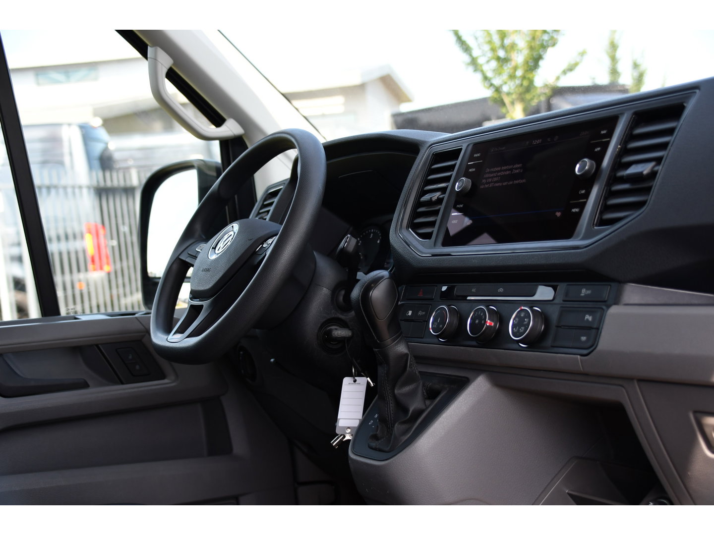Volkswagen Crafter 35 2.0 TDI L3H3 PB Edition Camera, Cruise, Carplay, LED, Automaat, Sensoren, 140pk, Trekhaak, Multimedia, Uniek!