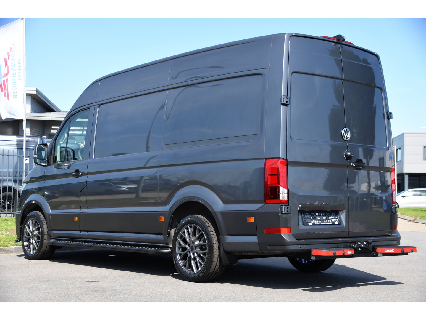 Volkswagen Crafter 35 2.0 TDI L3H3 PB Edition Camera, Cruise, Carplay, LED, Automaat, Sensoren, 140pk, Trekhaak, Multimedia, Uniek!