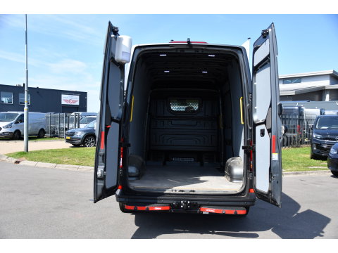 Volkswagen Crafter 35 2.0 TDI L3H3 PB Edition Camera, Cruise, Carplay, LED, Automaat, Sensoren, 140pk, Trekhaak, Multimedia, Uniek!