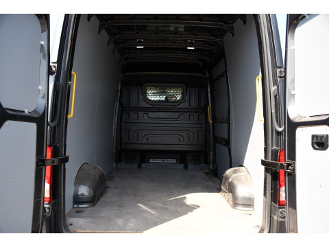 Volkswagen Crafter 35 2.0 TDI L3H3 PB Edition Camera, Cruise, Carplay, LED, Automaat, Sensoren, 140pk, Trekhaak, Multimedia, Uniek!