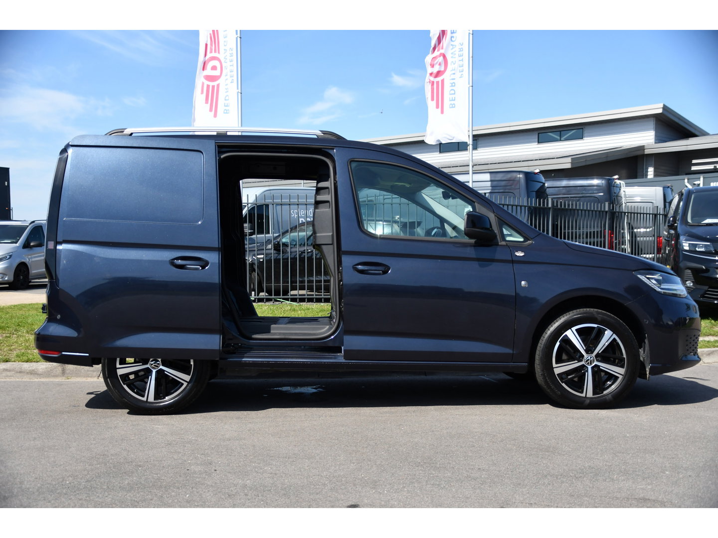 Volkswagen Caddy Cargo 2.0 TDI PB Edition Full Options! Camera, Adaptieve Cruise, Carplay, LED, Automaat, Stoelverwarming, leder, 2 x Schuifdeur, Virtual, Uniek!