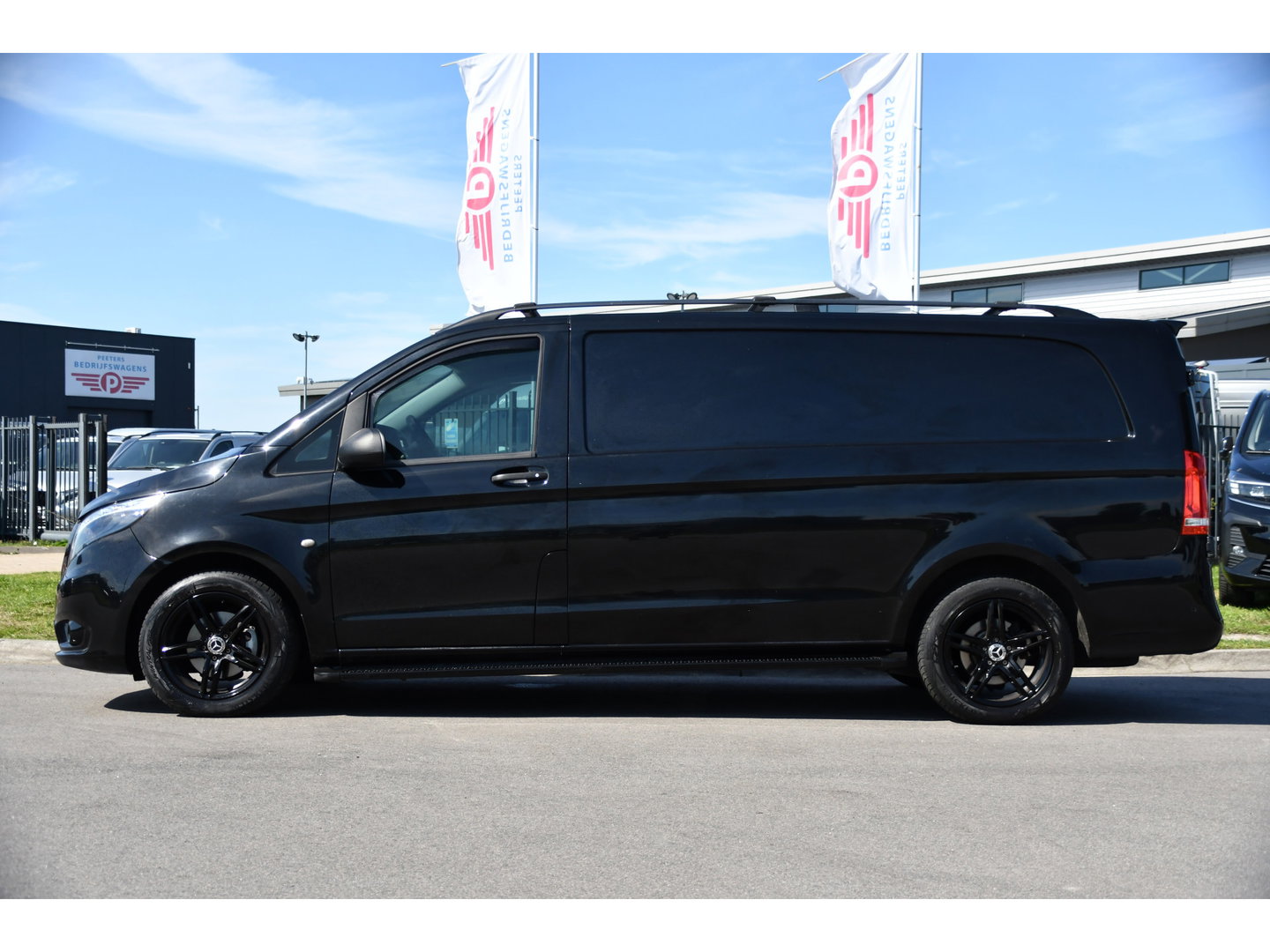 Mercedes-Benz Vito 114 CDI L3 Black Edition Camera, Cruise, Carplay, LED, Automaat, Multimedia, Trekhaak, Uniek!