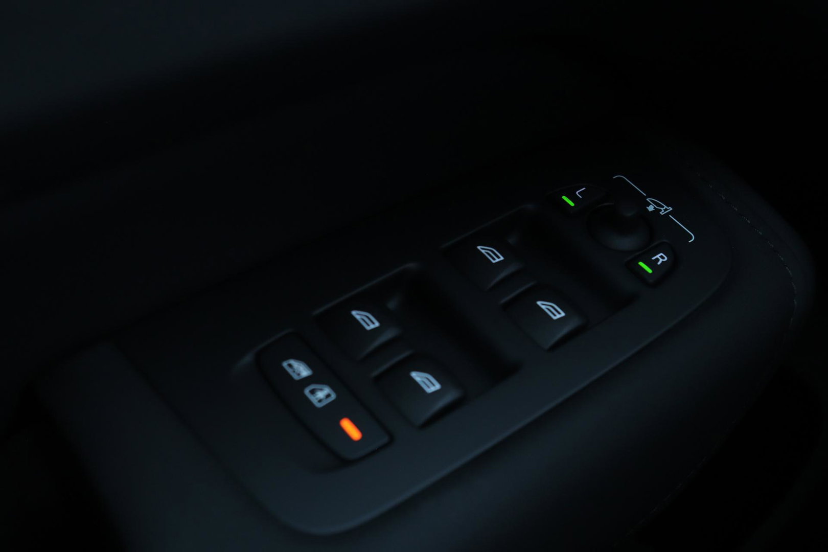 Volvo XC60 T6 Plus Dark | NIEUW | Head-Up | ACC | 360° Camera | Panoramadak | BLIS