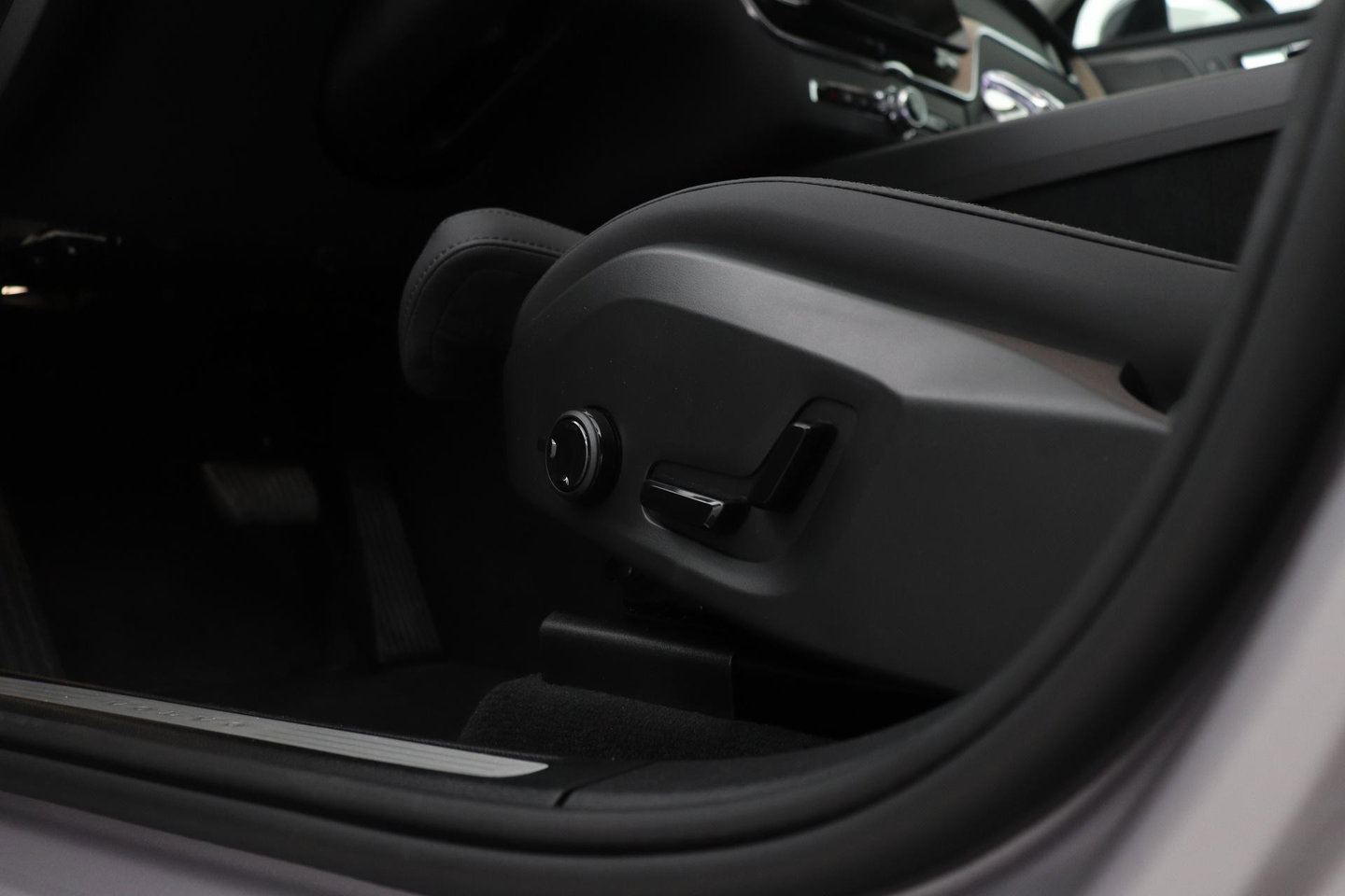 Volvo XC60 T6 Plus Dark | NIEUW | Head-Up | ACC | 360° Camera | Panoramadak | BLIS
