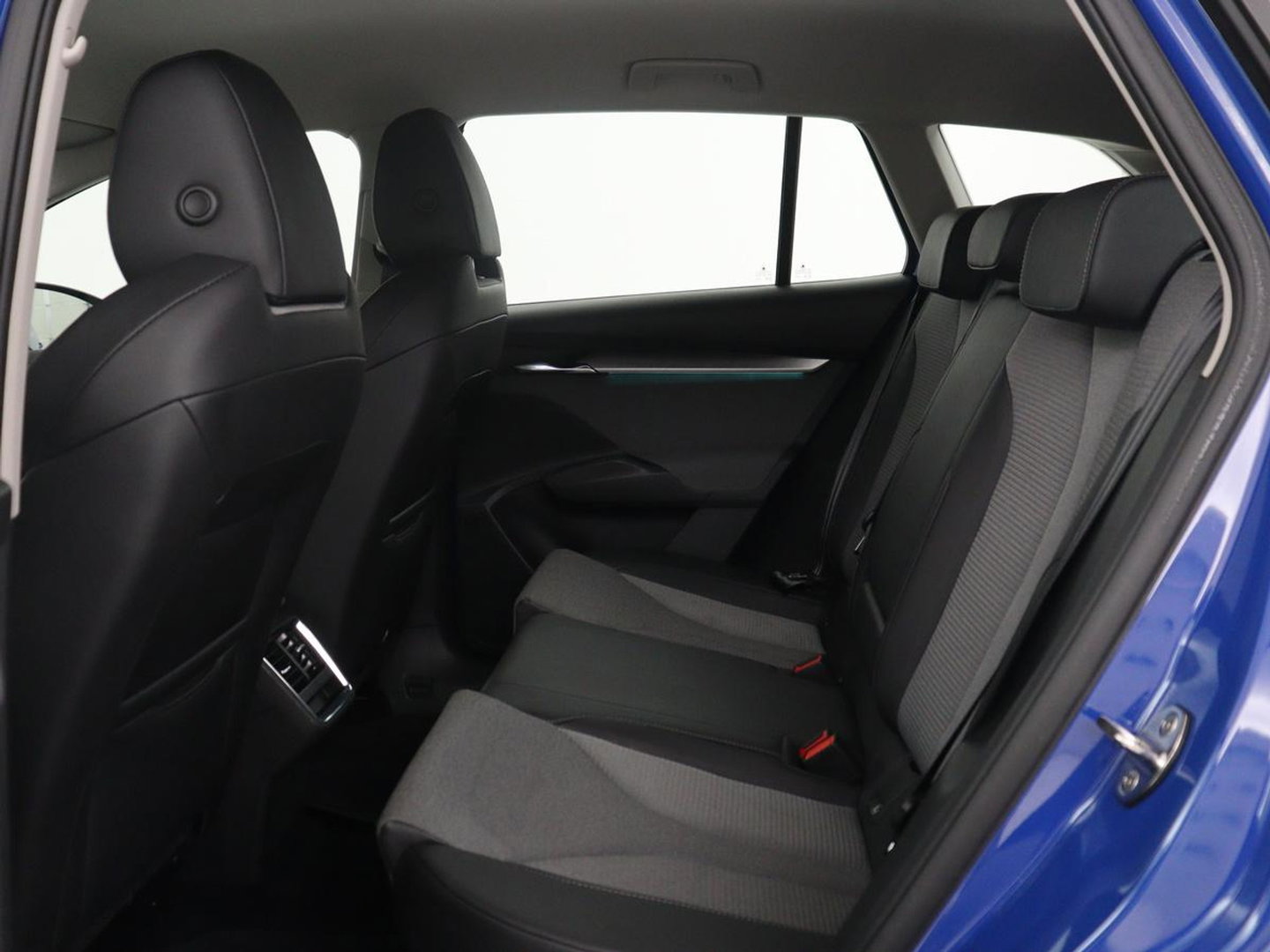 Škoda Enyaq iV 60 | SOH 94,1% | Half leder | Navigatie | Carplay | Sfeerverlichting | Climate control | Camera | Park assist