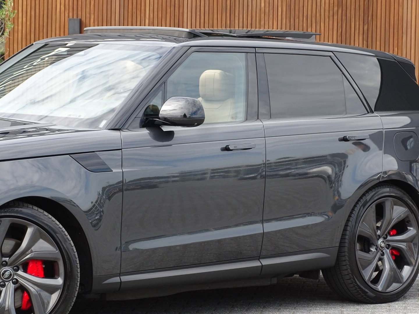 Land Rover Range Rover Sport P440e Dynamic SE / 23" Carbon / Meridian / Matrix / 2024 / 360°