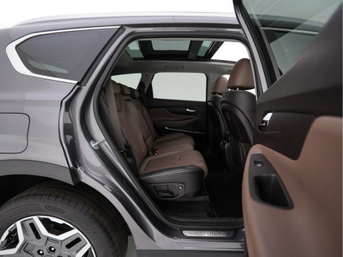 Hyundai Santa Fe 1.6 T-GDI Comfort Smart Sky AWD [ 7-Pers. ] {SoH-100%} (Plug-In) (INCL-BTW) *PANO | LEATHER | FULL-LED | ADAPTIVE-CRUISE | BLINDSPOT | MEMORY-PACK | DIGI-COCKPIT | SHIFTPADDLES | PRIVACYGLASS | NAVI-FULLMAP | KEYLESS | TOWBAR | CARBON | 19''ALU*