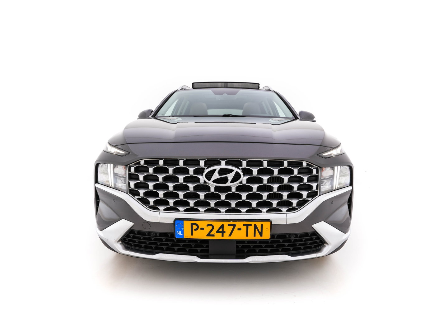 Hyundai Santa Fe 1.6 T-GDI Comfort Smart Sky AWD [ 7-Pers. ] {SoH-100%} (Plug-In) (INCL-BTW) *PANO | LEATHER | FULL-LED | ADAPTIVE-CRUISE | BLINDSPOT | MEMORY-PACK | DIGI-COCKPIT | SHIFTPADDLES | PRIVACYGLASS | NAVI-FULLMAP | KEYLESS | TOWBAR | CARBON | 19''ALU*