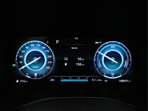 Hyundai Santa Fe 1.6 T-GDI Comfort Smart Sky AWD [ 7-Pers. ] {SoH-100%} (Plug-In) (INCL-BTW) *PANO | LEATHER | FULL-LED | ADAPTIVE-CRUISE | BLINDSPOT | MEMORY-PACK | DIGI-COCKPIT | SHIFTPADDLES | PRIVACYGLASS | NAVI-FULLMAP | KEYLESS | TOWBAR | CARBON | 19''ALU*