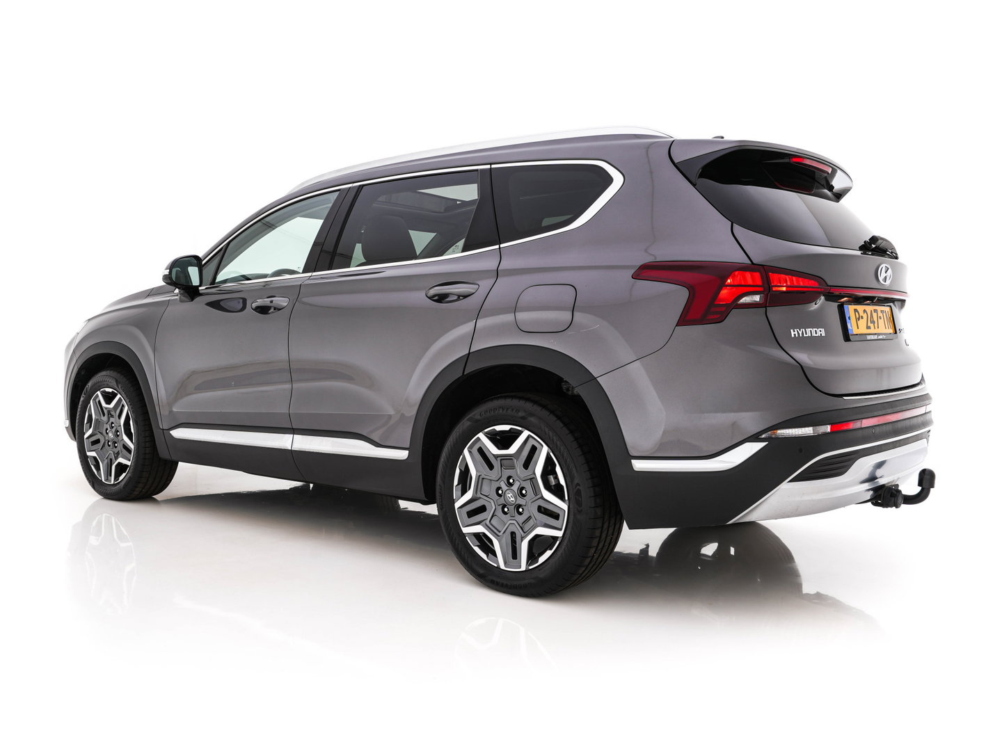 Hyundai Santa Fe 1.6 T-GDI Comfort Smart Sky AWD [ 7-Pers. ] {SoH-100%} (Plug-In) (INCL-BTW) *PANO | LEATHER | FULL-LED | ADAPTIVE-CRUISE | BLINDSPOT | MEMORY-PACK | DIGI-COCKPIT | SHIFTPADDLES | PRIVACYGLASS | NAVI-FULLMAP | KEYLESS | TOWBAR | CARBON | 19''ALU*