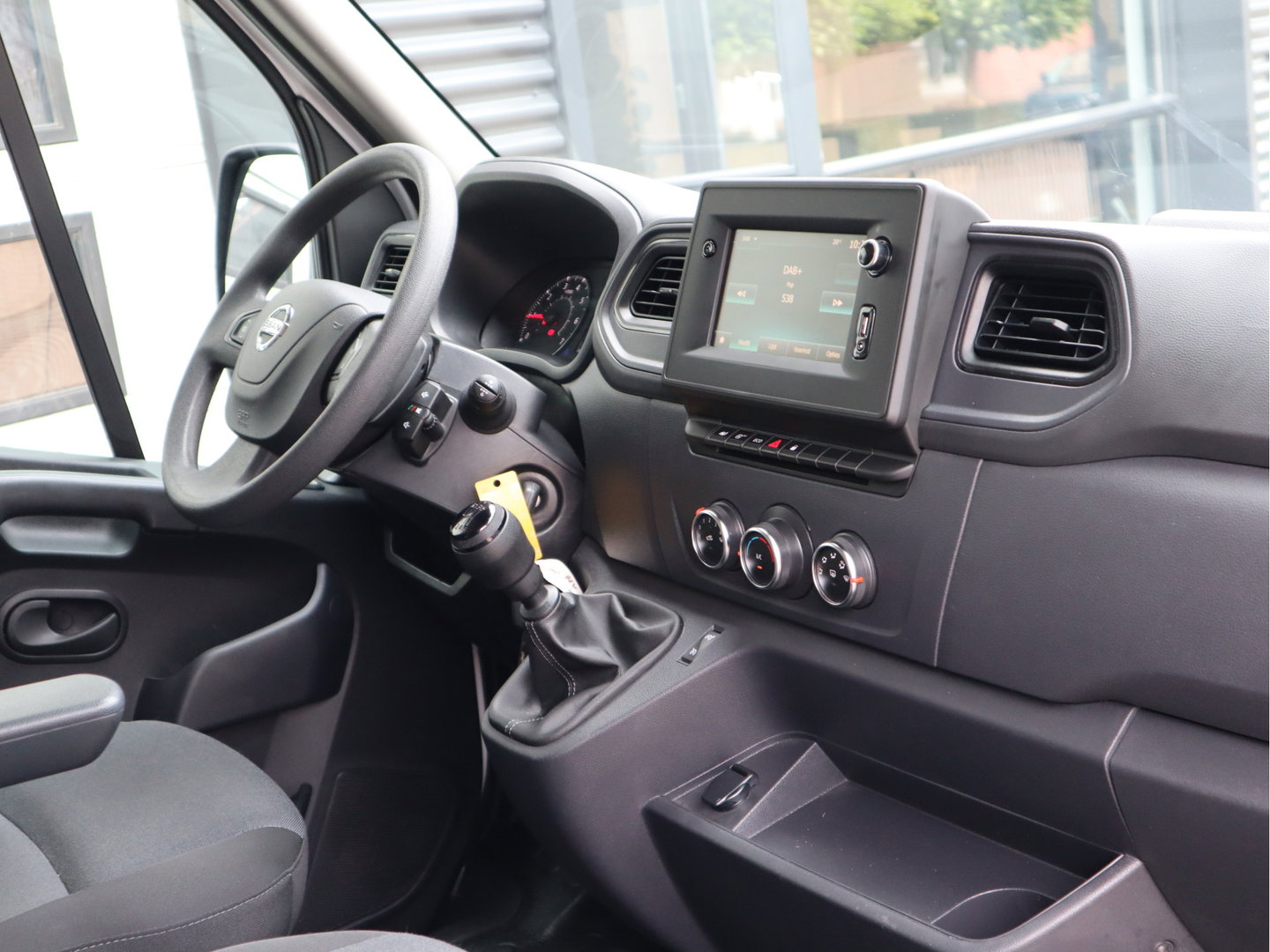 Nissan Interstar 2.3 dCi 150pk Euro 6 - L2H2 - Imperiaal - Cruise - Camera - Airco