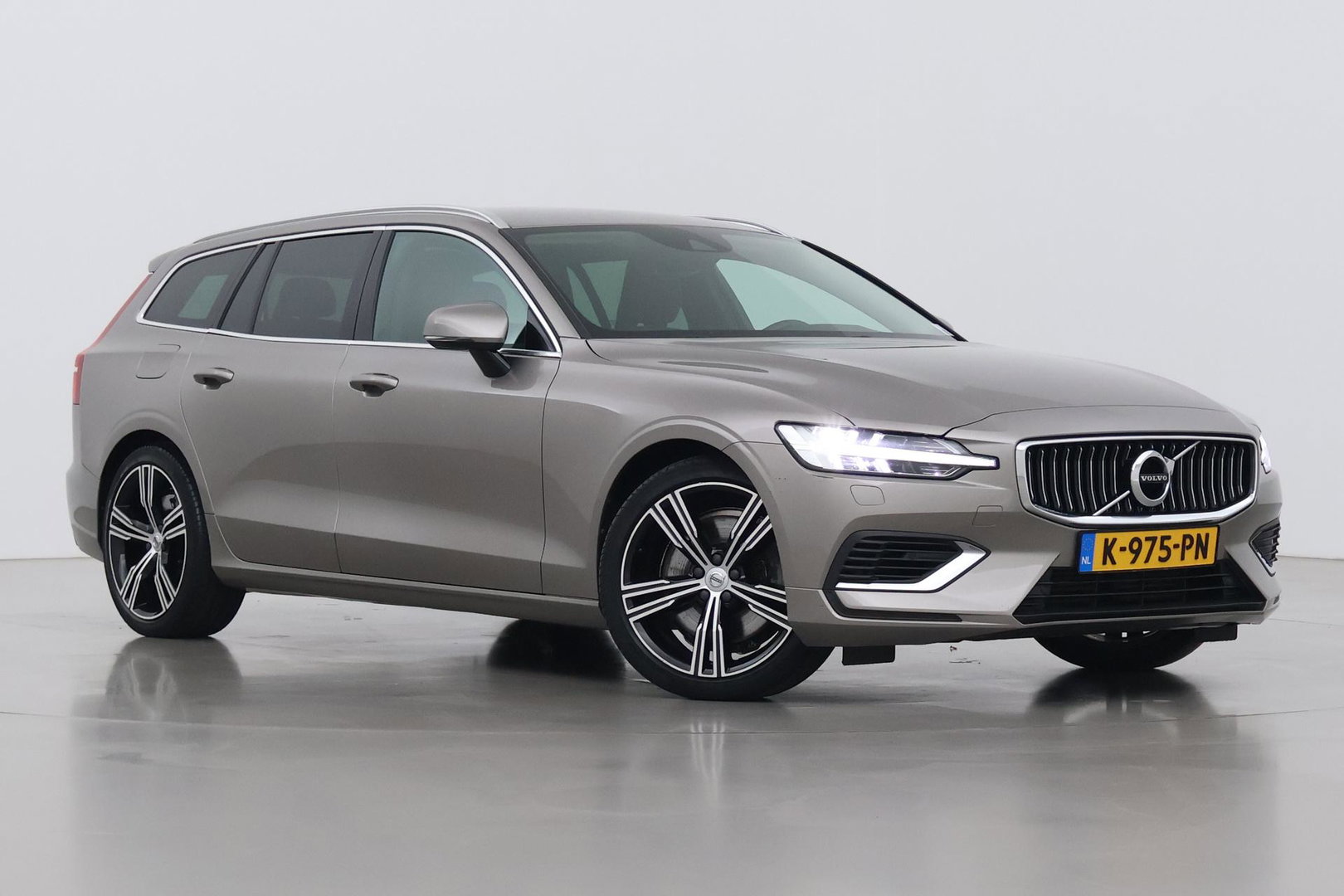 Volvo V60 2.0 T6 Twin Engine AWD Inscription | Harman/Kardon | Trekhaak | Leder | Dealer Onderhouden
