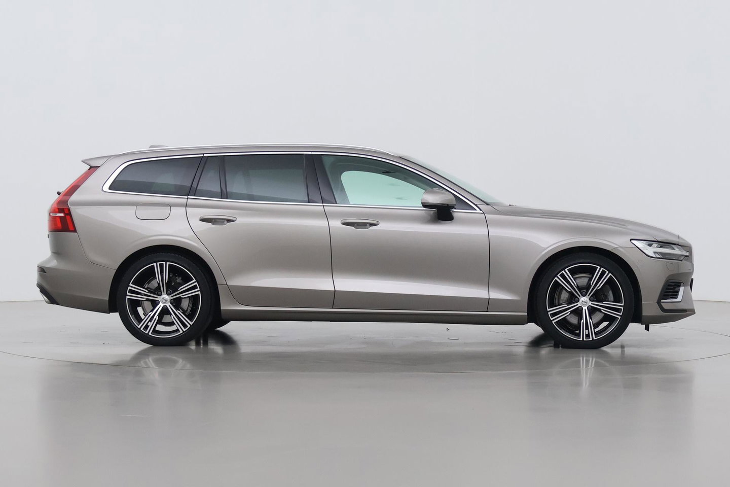 Volvo V60 2.0 T6 Twin Engine AWD Inscription | Harman/Kardon | Trekhaak | Leder | Dealer Onderhouden