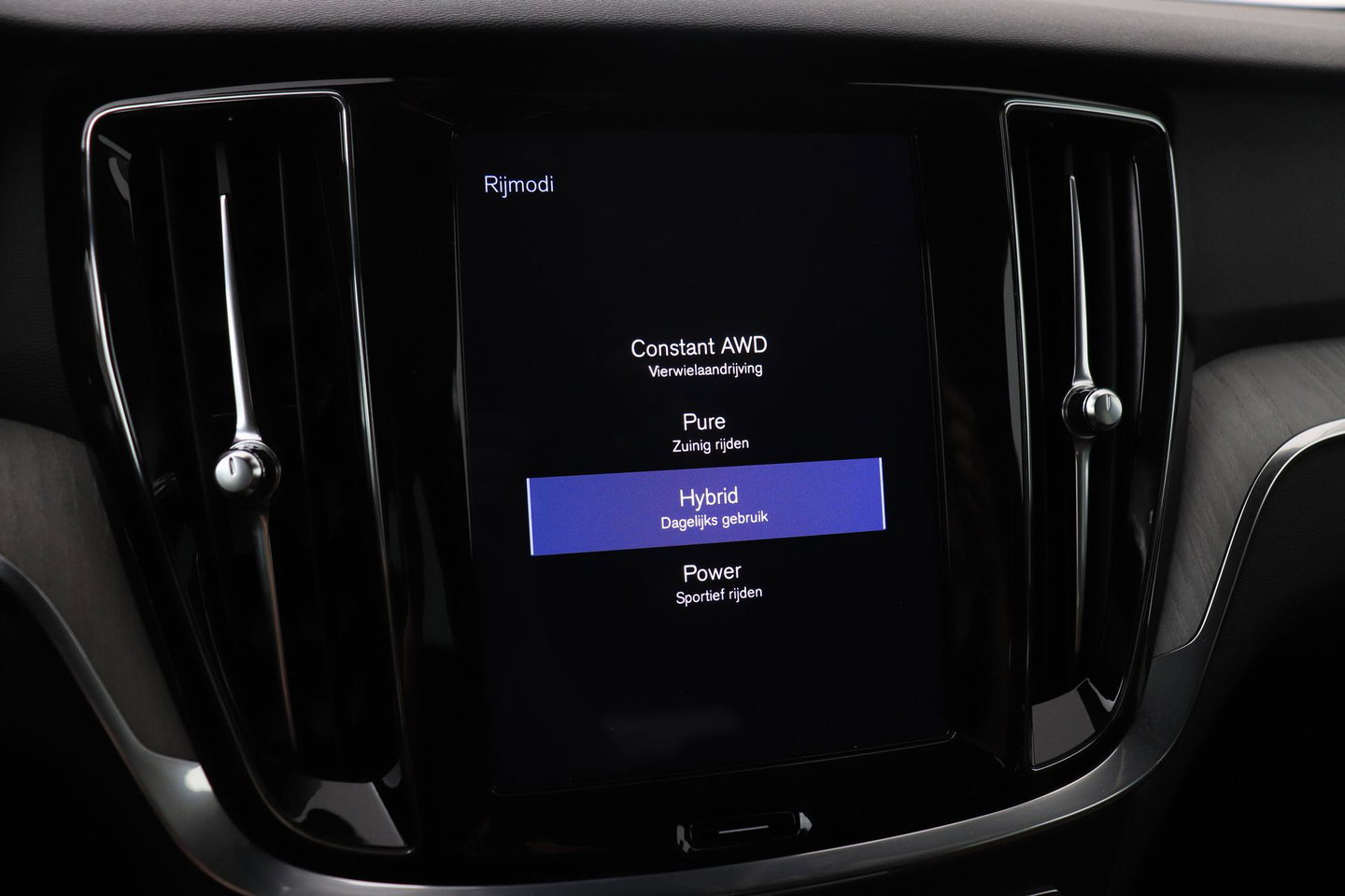 Volvo V60 2.0 T6 Twin Engine AWD Inscription | Harman/Kardon | Trekhaak | Leder | Dealer Onderhouden