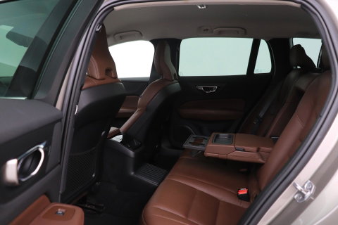 Volvo V60 2.0 T6 Twin Engine AWD Inscription | Harman/Kardon | Trekhaak | Leder | Dealer Onderhouden