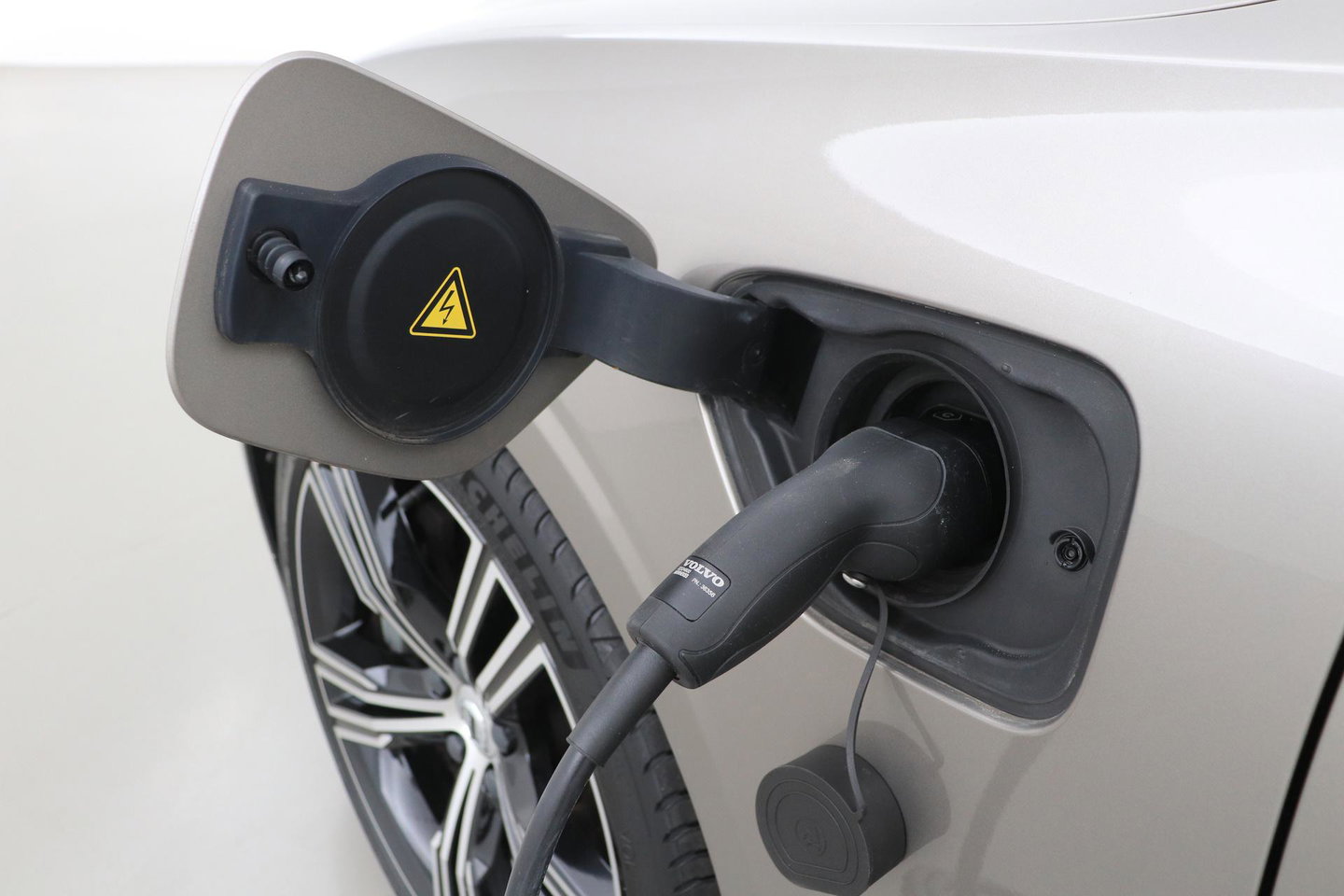 Volvo V60 2.0 T6 Twin Engine AWD Inscription | Harman/Kardon | Trekhaak | Leder | Dealer Onderhouden
