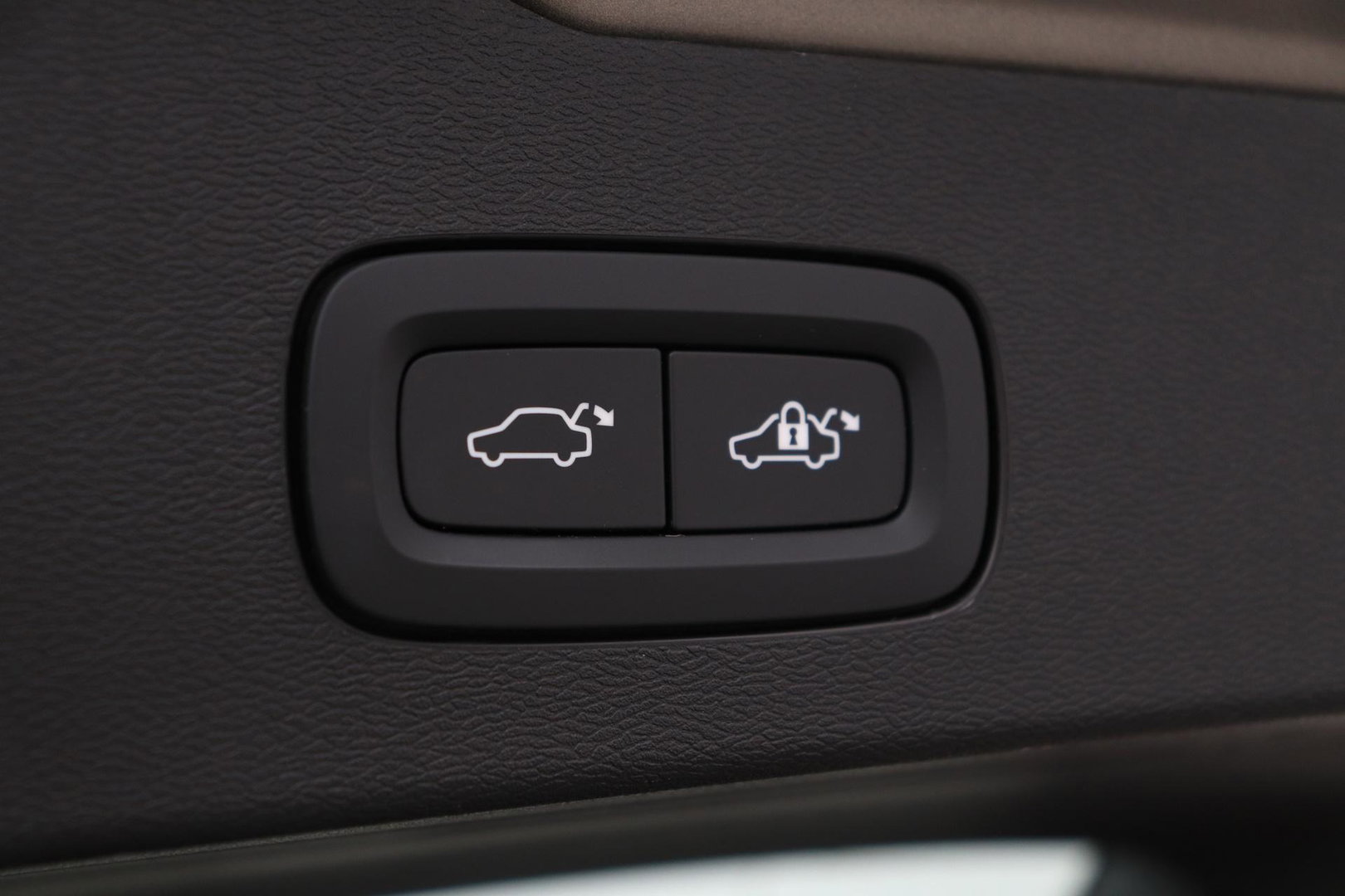 Volvo V60 2.0 T6 Twin Engine AWD Inscription | Harman/Kardon | Trekhaak | Leder | Dealer Onderhouden