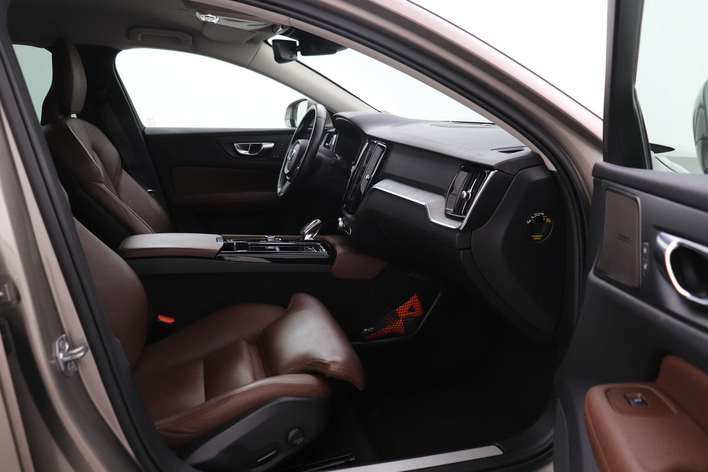 Volvo V60 2.0 T6 Twin Engine AWD Inscription | Harman/Kardon | Trekhaak | Leder | Dealer Onderhouden