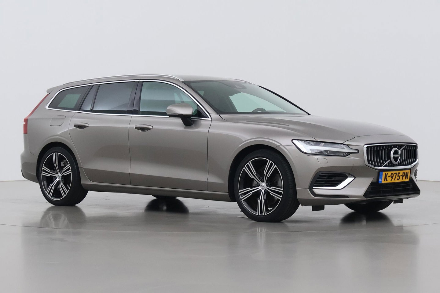 Volvo V60 2.0 T6 Twin Engine AWD Inscription | Harman/Kardon | Trekhaak | Leder | Dealer Onderhouden