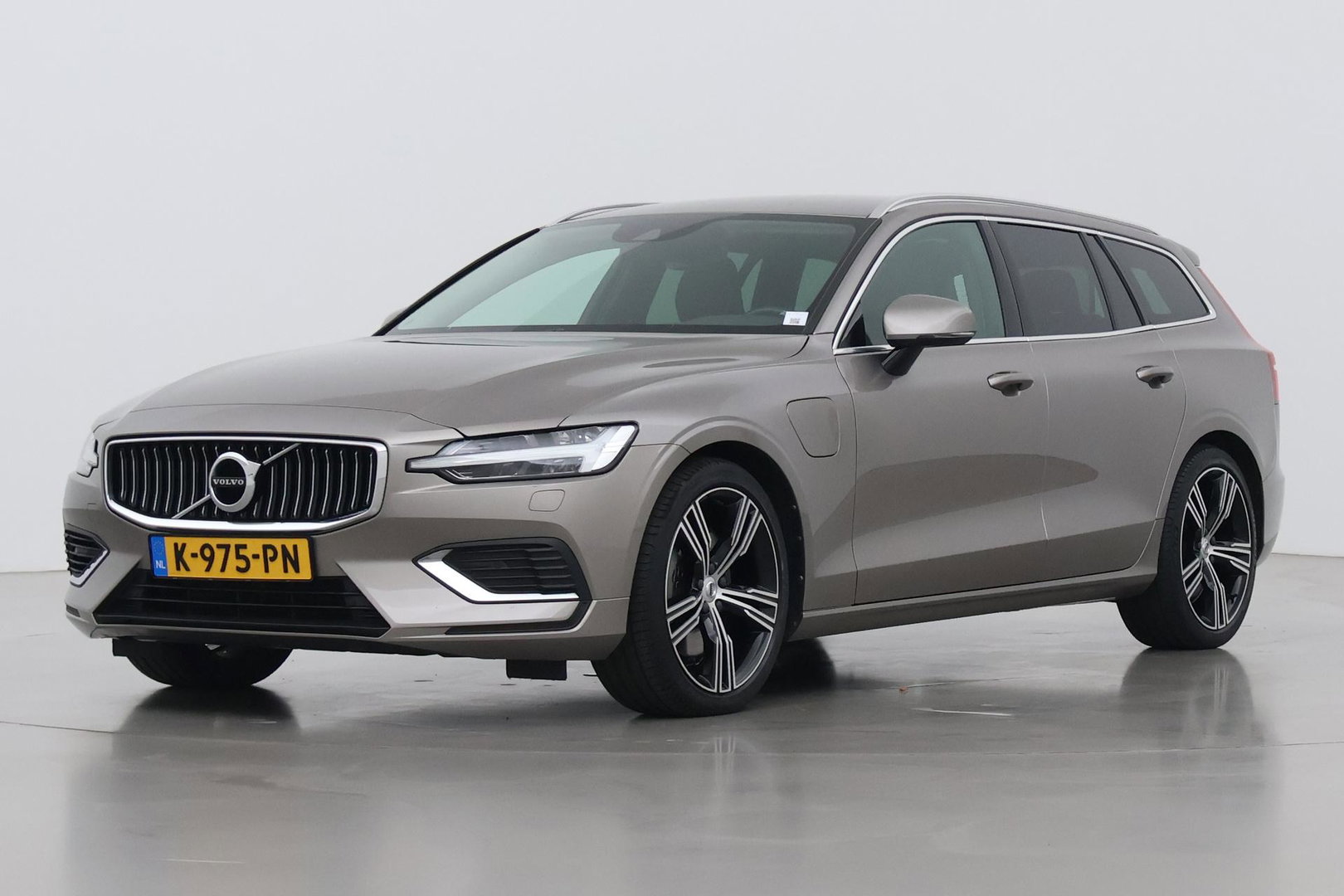 Volvo V60 2.0 T6 Twin Engine AWD Inscription | Harman/Kardon | Trekhaak | Leder | Dealer Onderhouden