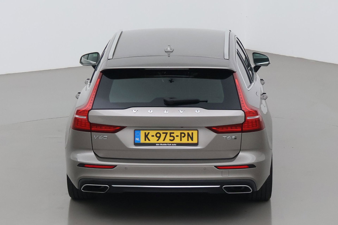 Volvo V60 2.0 T6 Twin Engine AWD Inscription | Harman/Kardon | Trekhaak | Leder | Dealer Onderhouden