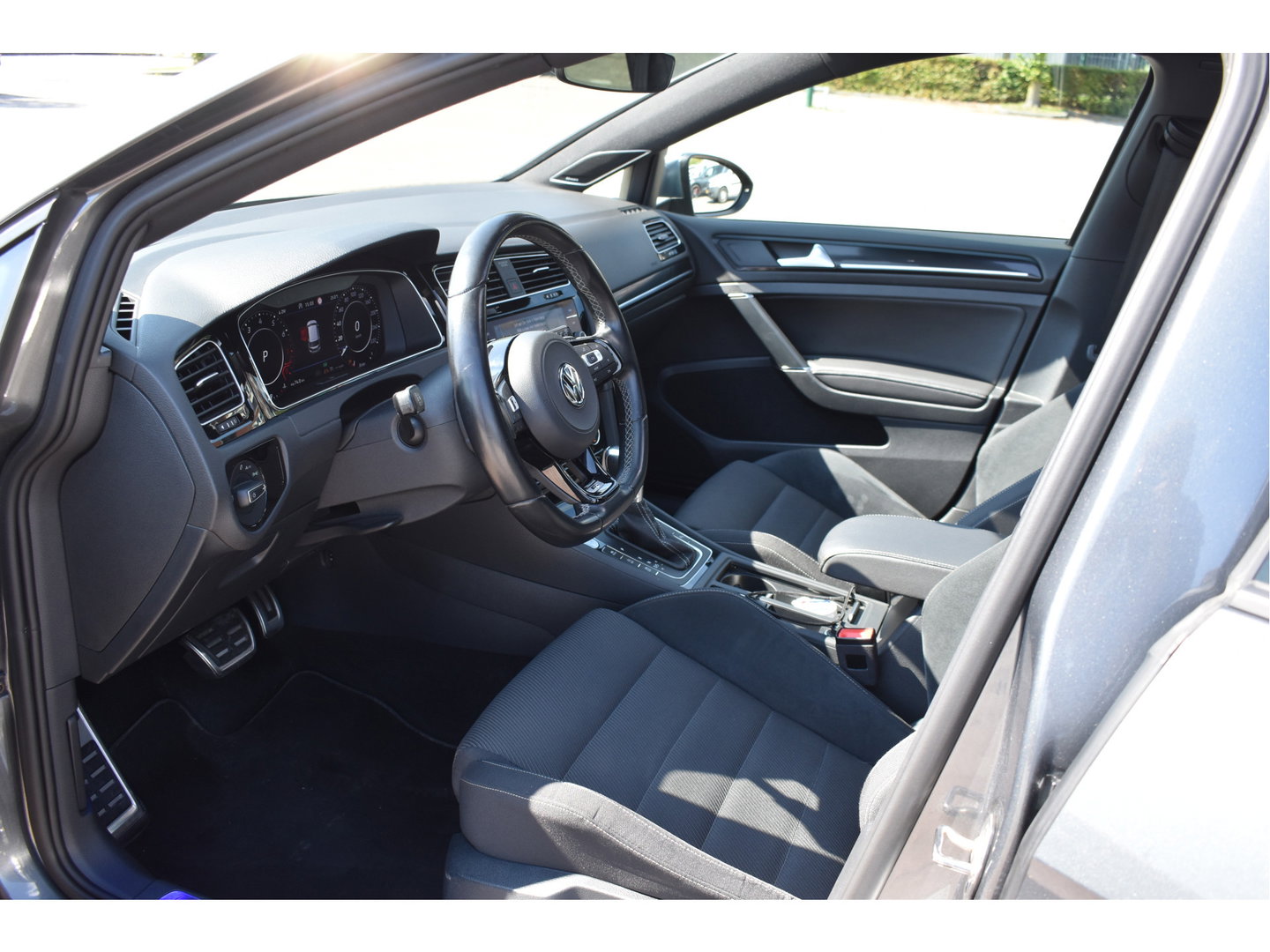 Volkswagen Golf 2.0 TSI 4Motion R 301PK Climate | LM Velgen 19" | Navigatie | Automaat