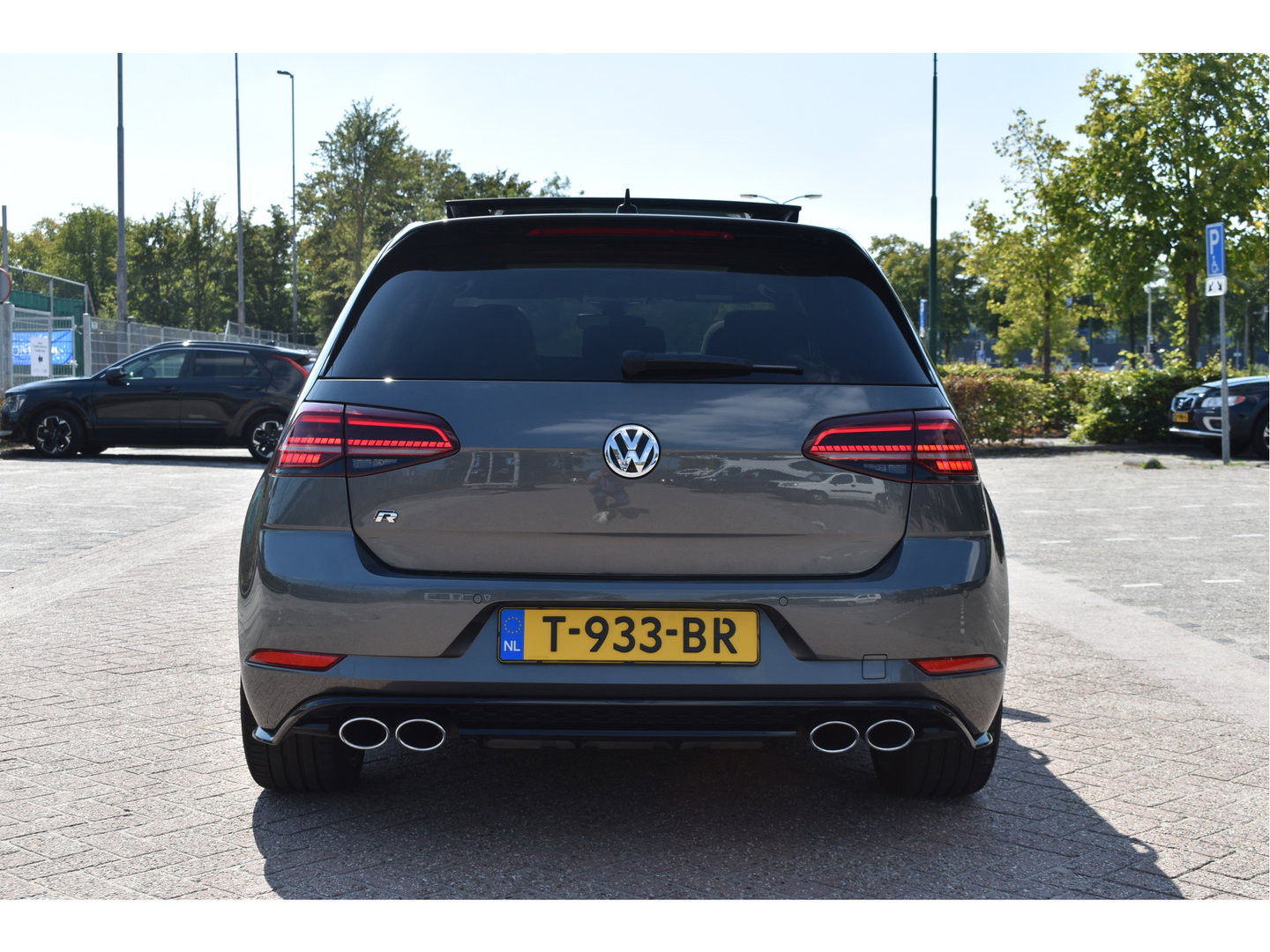 Volkswagen Golf 2.0 TSI 4Motion R 301PK Climate | LM Velgen 19" | Navigatie | Automaat