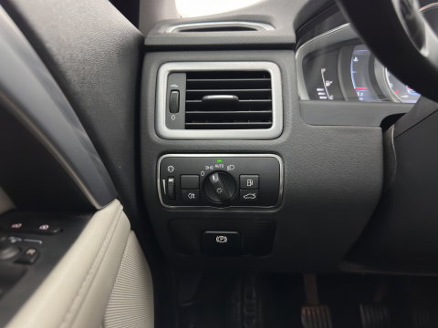 Volvo V70 2.0 D4 Nordic+ *PANO | LEATHER | XENON | MEMORY-PACK | HEATD-COMFORTSEATS | NAVI-FULLMAP | ECC | PDC | CRUISE | 17''LAU*