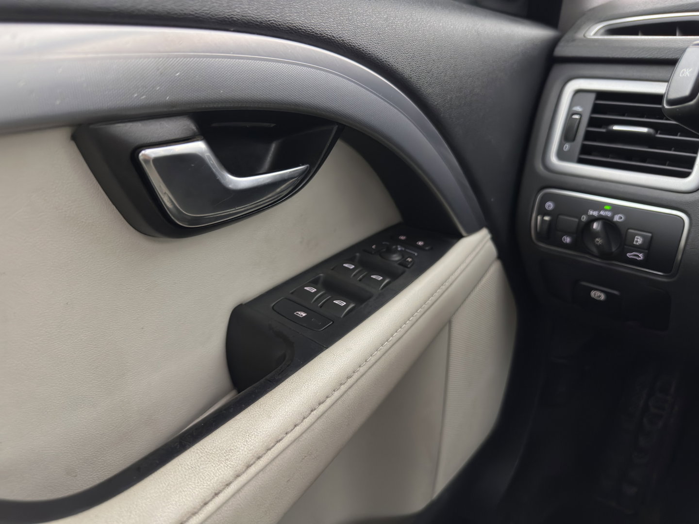 Volvo V70 2.0 D4 Nordic+ *PANO | LEATHER | XENON | MEMORY-PACK | HEATD-COMFORTSEATS | NAVI-FULLMAP | ECC | PDC | CRUISE | 17''LAU*