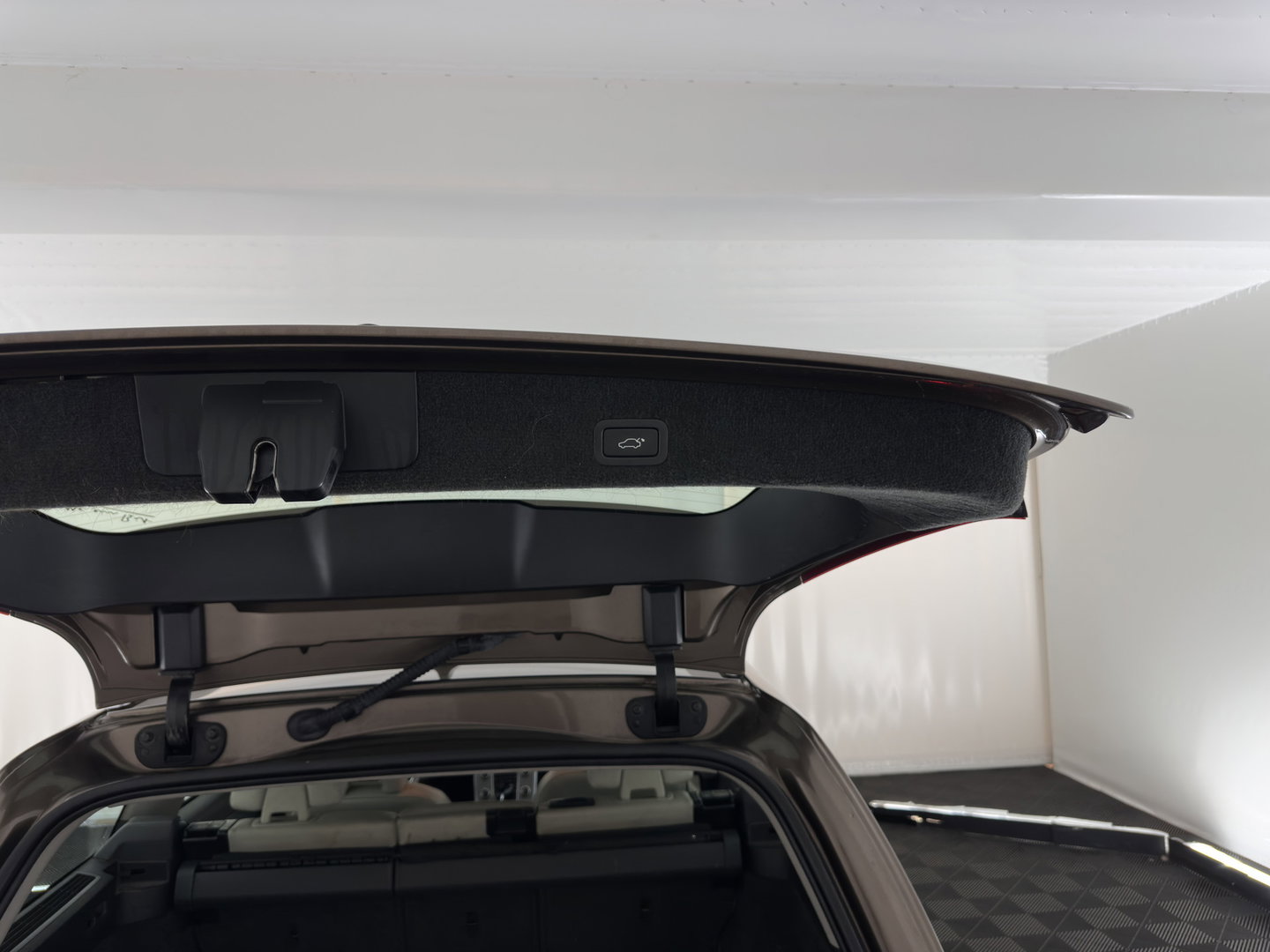 Volvo V70 2.0 D4 Nordic+ *PANO | LEATHER | XENON | MEMORY-PACK | HEATD-COMFORTSEATS | NAVI-FULLMAP | ECC | PDC | CRUISE | 17''LAU*
