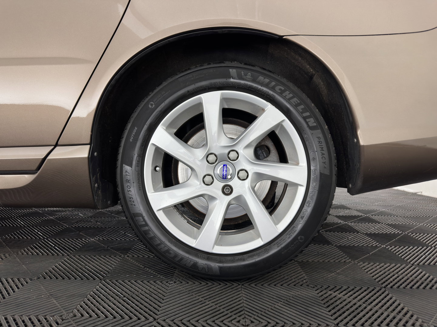 Volvo V70 2.0 D4 Nordic+ *PANO | LEATHER | XENON | MEMORY-PACK | HEATD-COMFORTSEATS | NAVI-FULLMAP | ECC | PDC | CRUISE | 17''LAU*