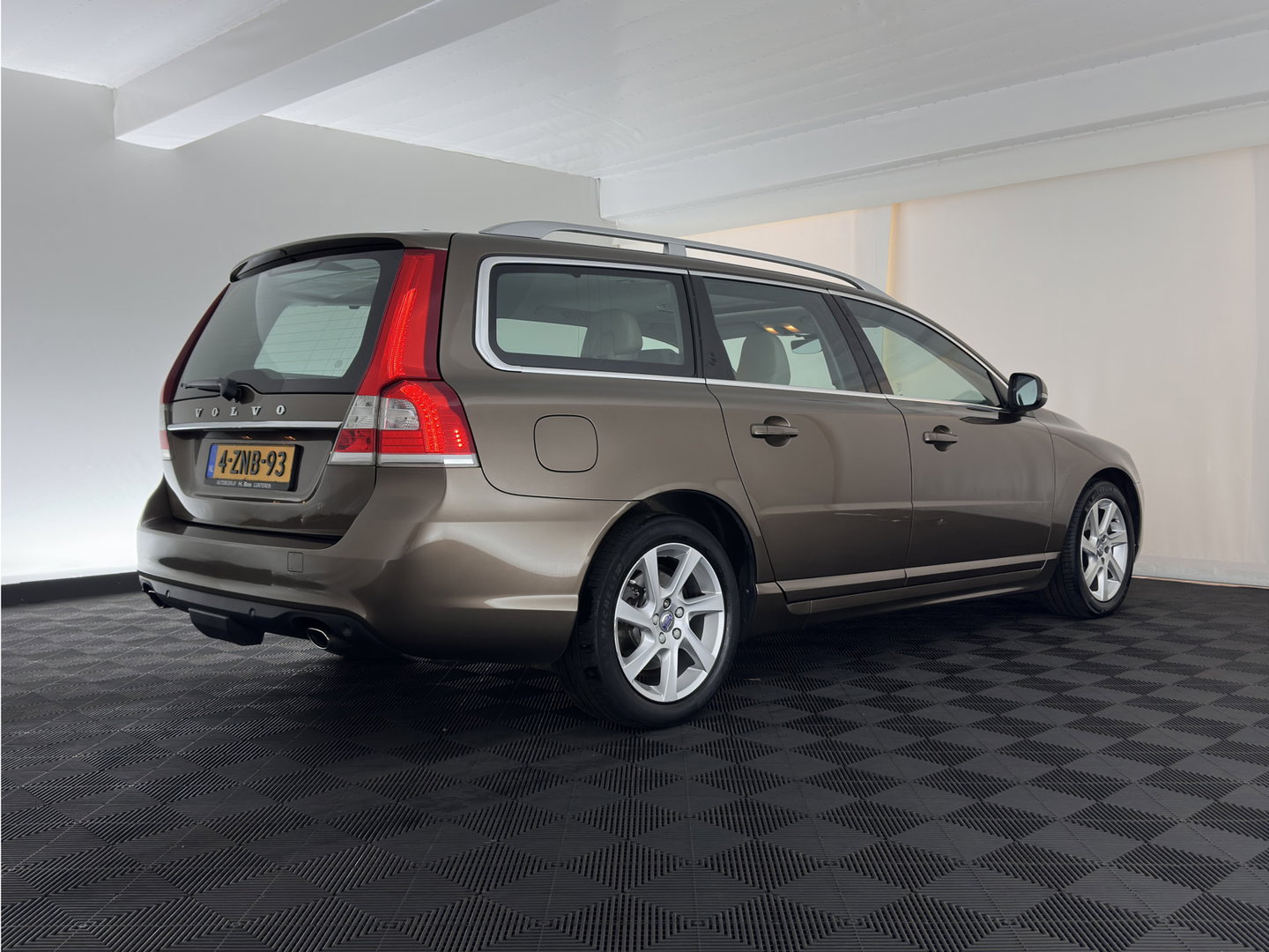 Volvo V70 2.0 D4 Nordic+ *PANO | LEATHER | XENON | MEMORY-PACK | HEATD-COMFORTSEATS | NAVI-FULLMAP | ECC | PDC | CRUISE | 17''LAU*