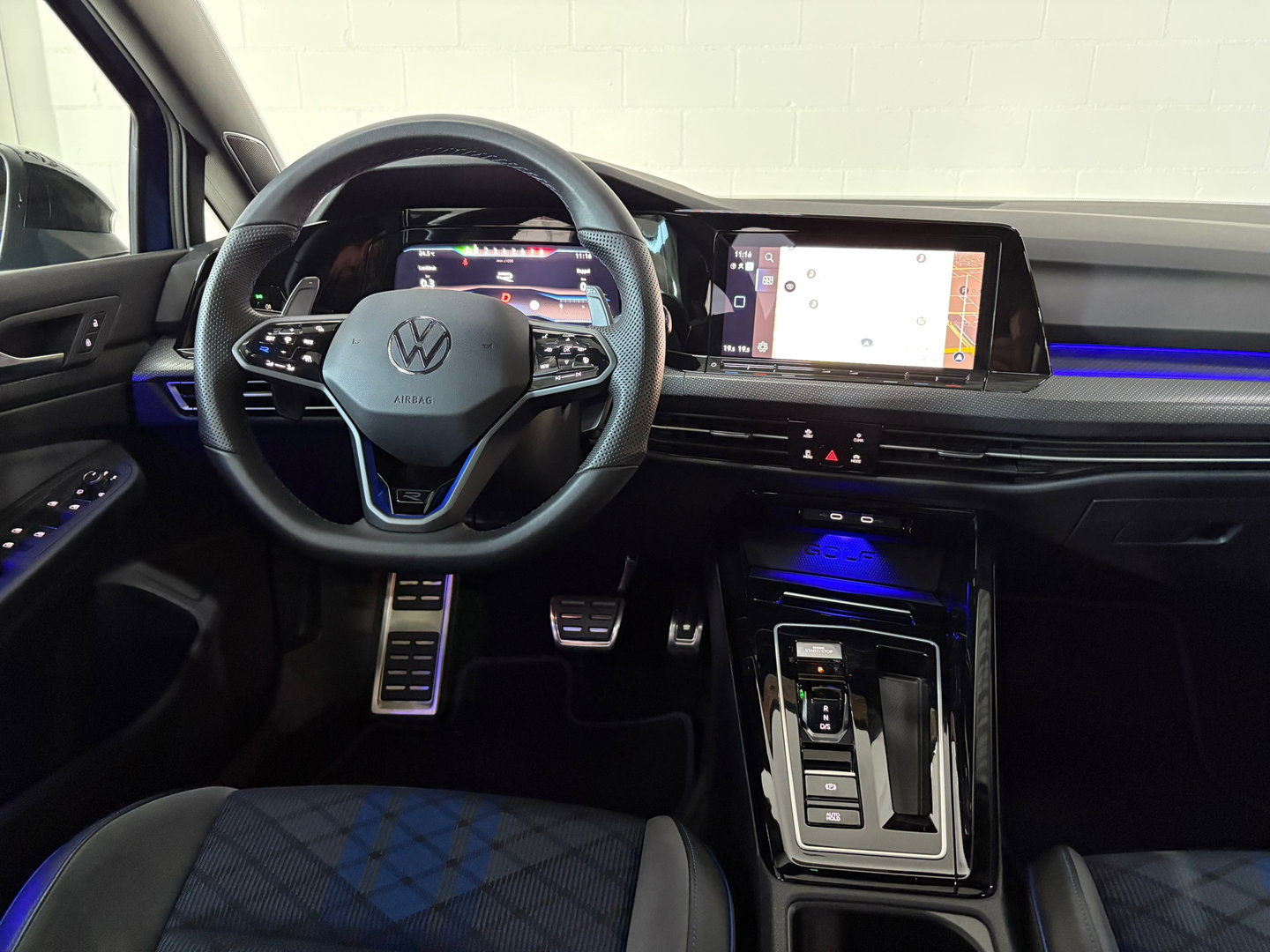 Volkswagen Golf 2.0 TSI R 4Motion, Pano, Akra, HK Audio, HUD