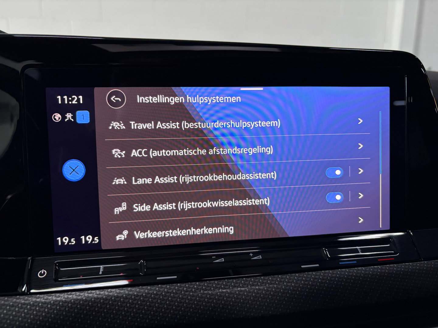 Volkswagen Golf 2.0 TSI R 4Motion, Pano, Akra, HK Audio, HUD