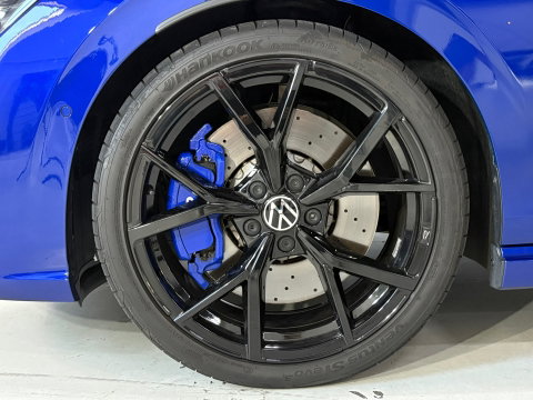 Volkswagen Golf 2.0 TSI R 4Motion, Pano, Akra, HK Audio, HUD