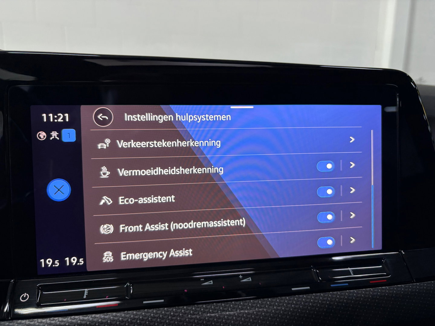 Volkswagen Golf 2.0 TSI R 4Motion, Pano, Akra, HK Audio, HUD