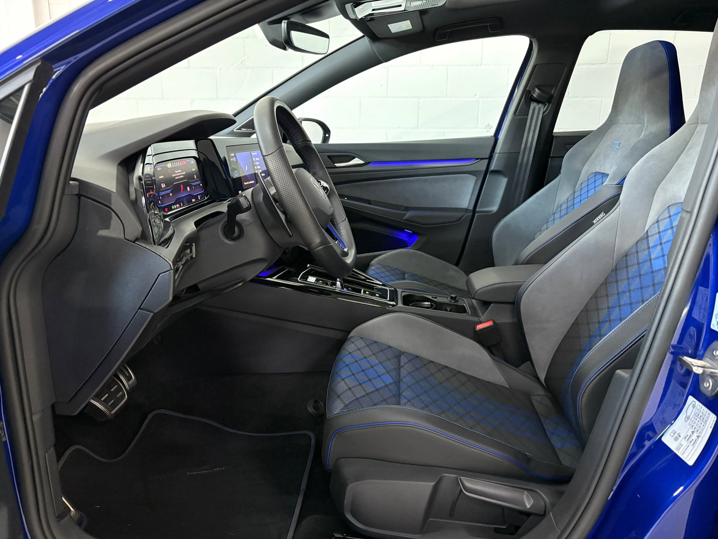 Volkswagen Golf 2.0 TSI R 4Motion, Pano, Akra, HK Audio, HUD