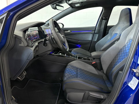 Volkswagen Golf 2.0 TSI R 4Motion, Pano, Akra, HK Audio, HUD