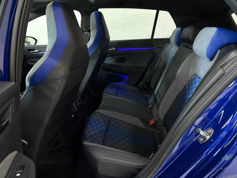 Volkswagen Golf 2.0 TSI R 4Motion, Pano, Akra, HK Audio, HUD