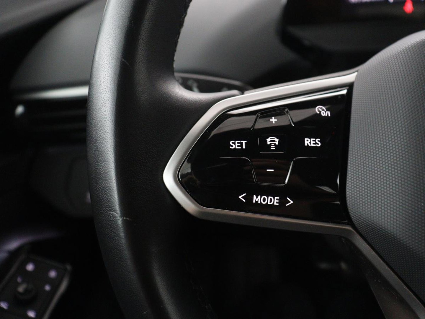 Volkswagen ID.4 Pro 77 kWh | SOH 95,4% | Adaptive cruise | Lane assist | Stuur/stoelverwarming | Climate control | Sfeerverlichting | Carplay | Park assist | 20" velgen
