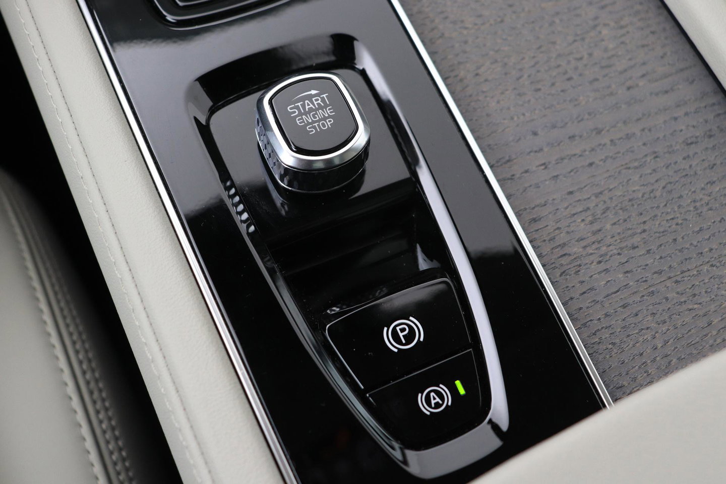 Volvo XC90 T8 Ultra Bright | Bowers&Wilkins | Stoelventilatie | Trekhaak | Panoramadak | 360° Camera | Massage | Head-Up | ACC