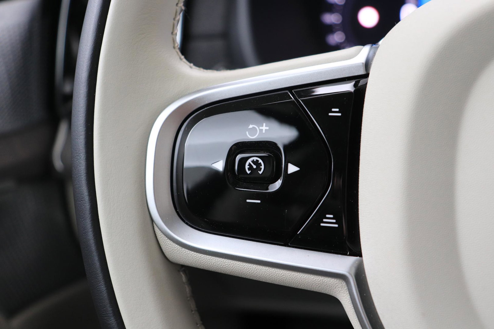 Volvo XC90 T8 Ultra Bright | Bowers&Wilkins | Stoelventilatie | Trekhaak | Panoramadak | 360° Camera | Massage | Head-Up | ACC