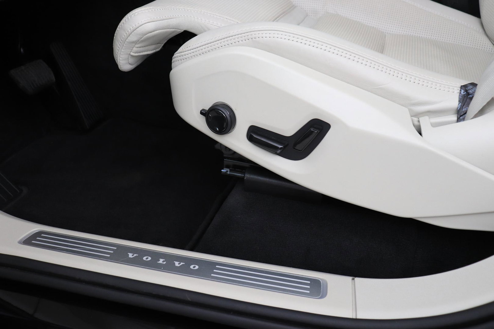 Volvo XC90 T8 Ultra Bright | Bowers&Wilkins | Stoelventilatie | Trekhaak | Panoramadak | 360° Camera | Massage | Head-Up | ACC