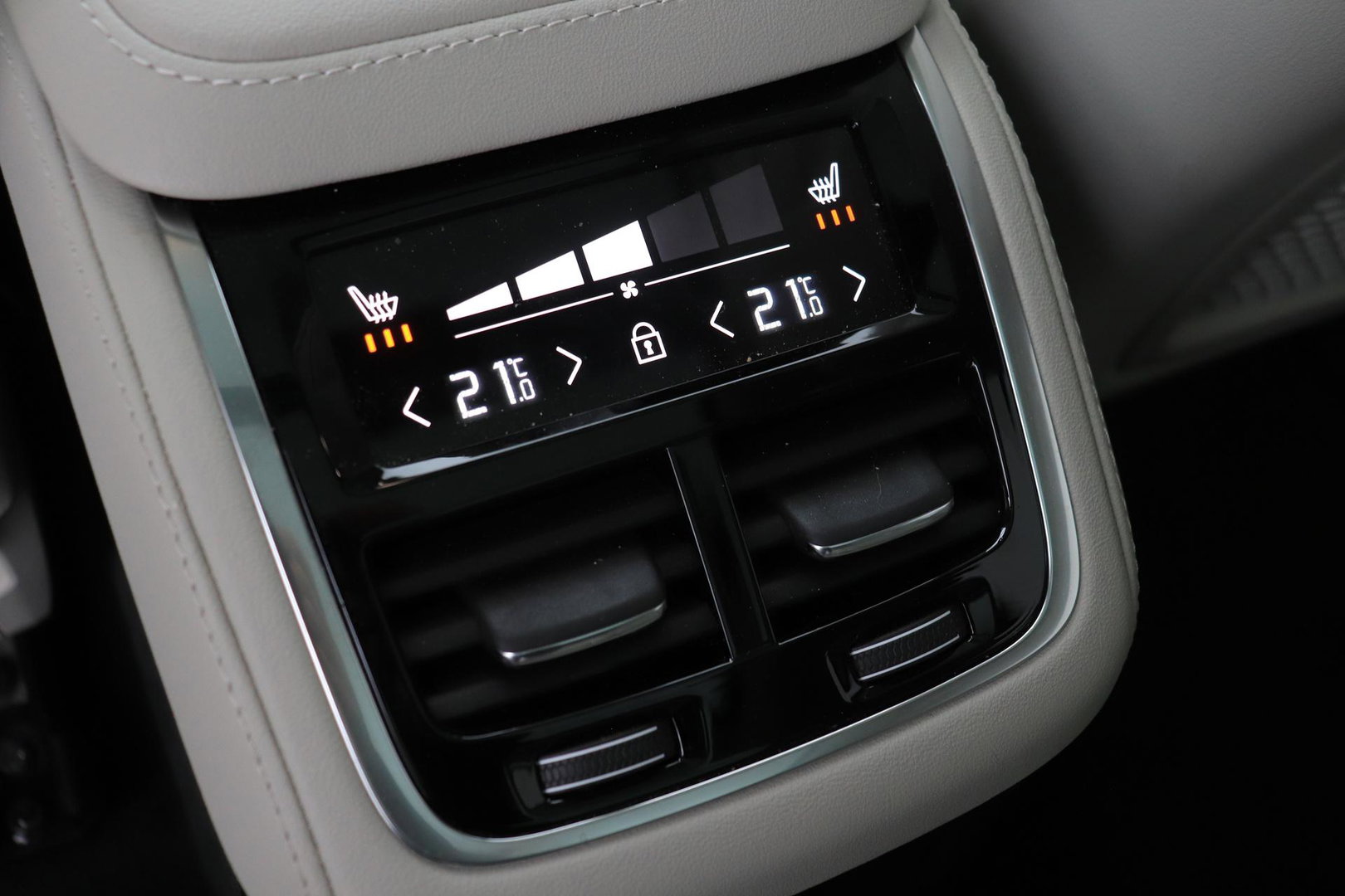 Volvo XC90 T8 Ultra Bright | Bowers&Wilkins | Stoelventilatie | Trekhaak | Panoramadak | 360° Camera | Massage | Head-Up | ACC