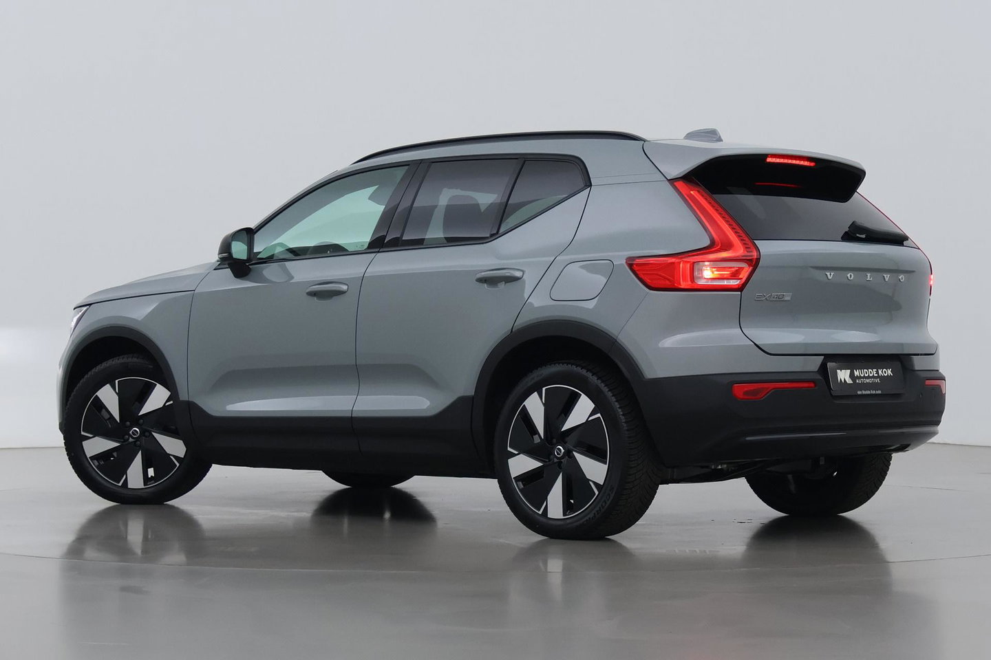 Volvo EX40 Single Motor Extended Range Plus | 82 kWh | Harman/Kardon Pilot Assist | Warmtepomp | BLIS | Keyless | Stoel+Stuurverwarming
