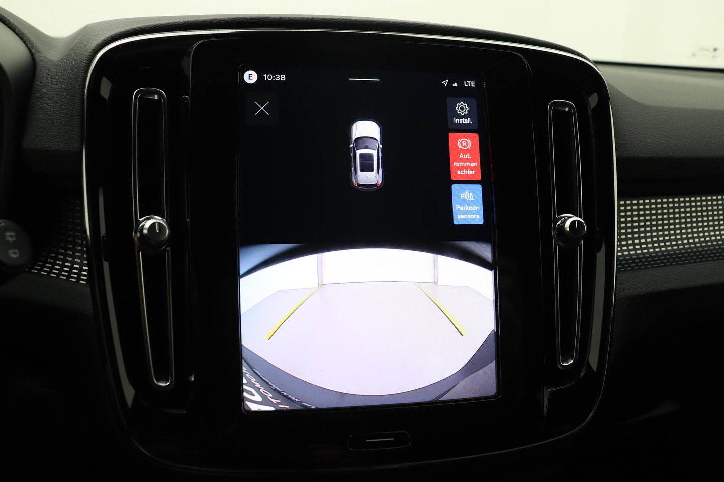 Volvo EX40 Single Motor Extended Range Plus | 82 kWh | Harman/Kardon Pilot Assist | Warmtepomp | BLIS | Keyless | Stoel+Stuurverwarming